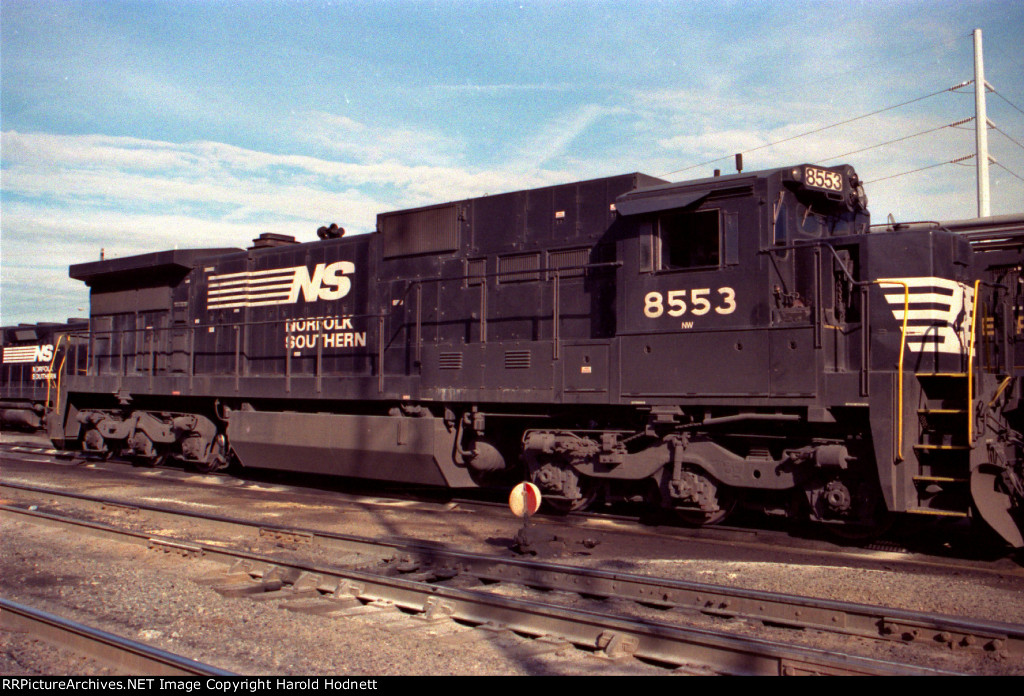 NS 8553 in Glenwood Yard